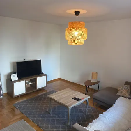 Blue Danube 2 Free Public Parking شقة *