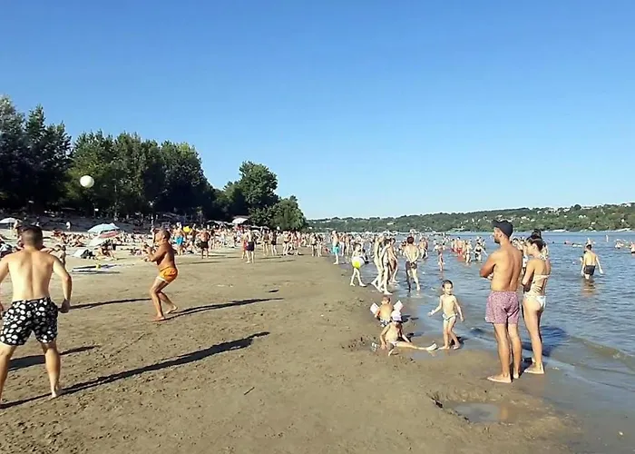 Blue Danube 2 Free Public Parking نوفي ساد